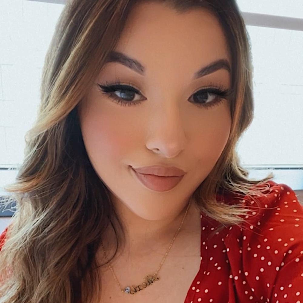 Meet your Posher, Alexis